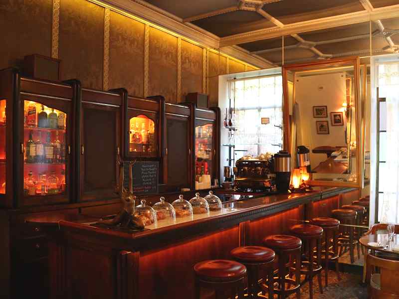 Das ist die berühmte Bar vom Hotel