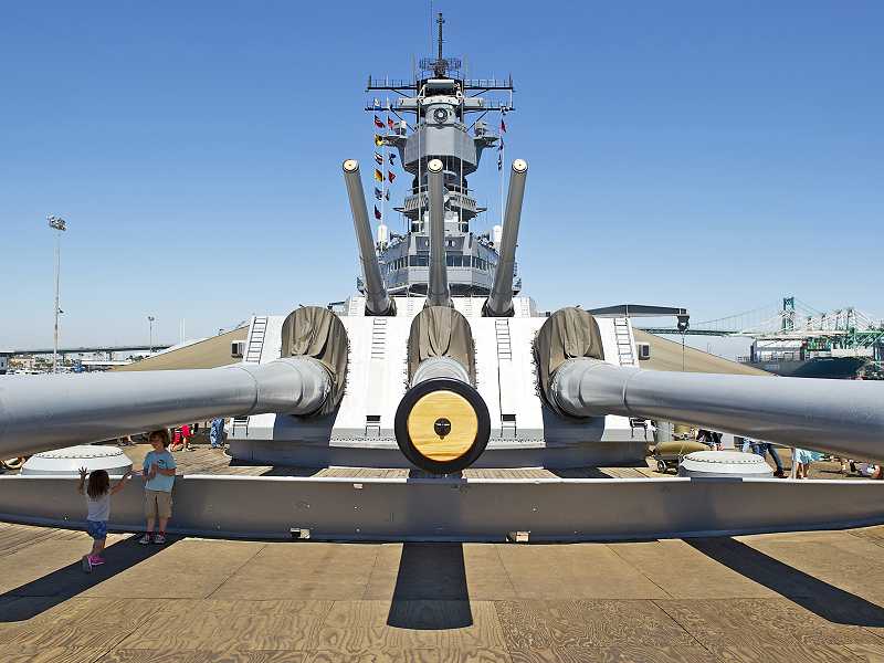 Die Kanonen vom Kriegsschiff
