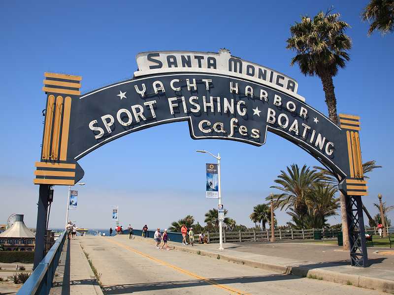 Eingang zum Pier in Santa Monica