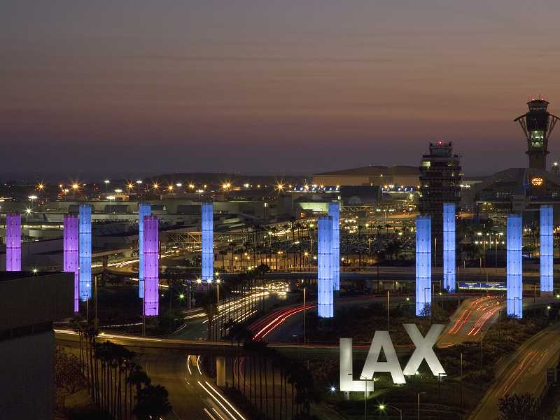 LAX Airport bei Nacht